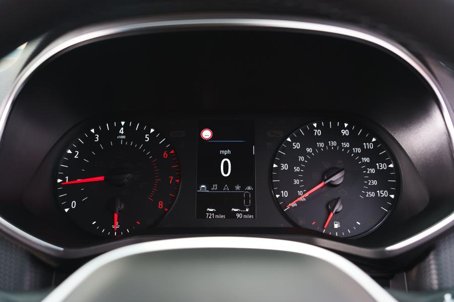 Панель приборов Renault Clio 2019 года  (UK) (фото 30 из 40)